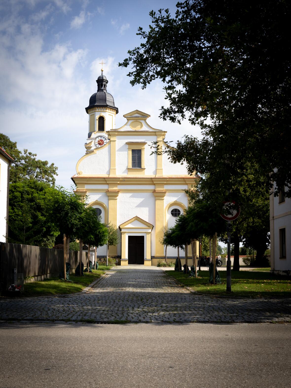 Kirche Hlgst. Dreifaltigkeit Karlskron