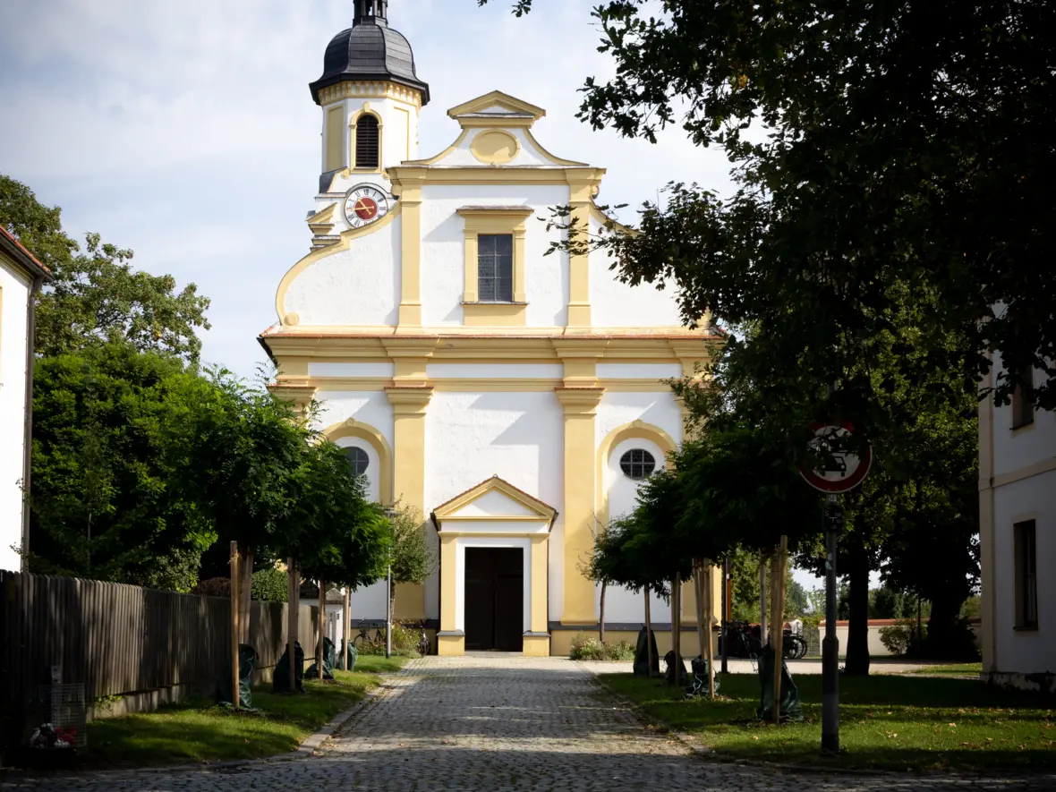 Kirche Hlgst. Dreifaltigkeit Karlskron